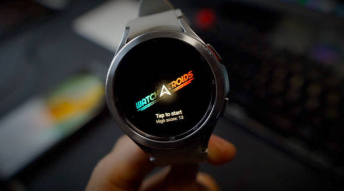An Asteroids-ish game made for WearOS using the Flame Engine and Flutter
