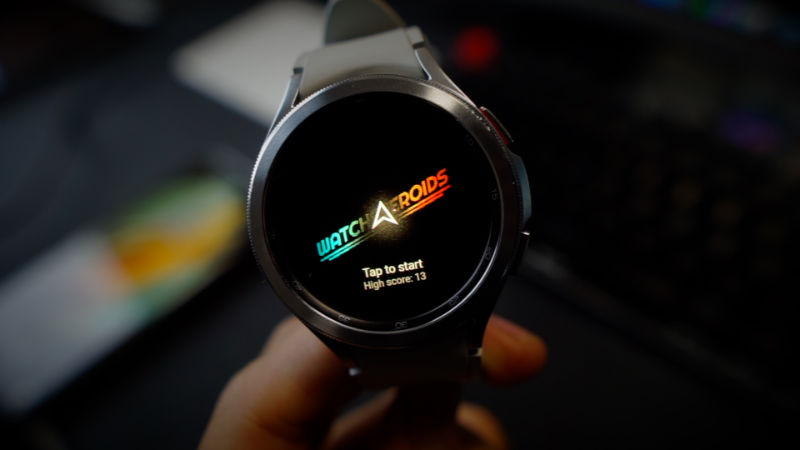 An Asteroids-ish game made for WearOS using the Flame Engine and Flutter